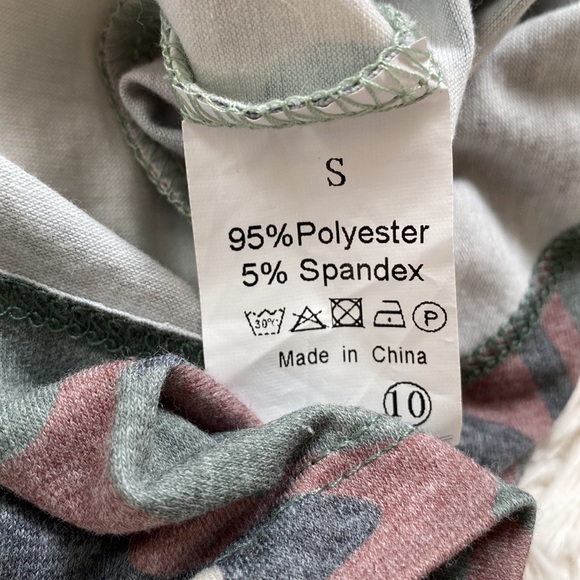 Boutique Twist Hem Camo Tank Top 💗 Olive Cream & Gray - Picture 9 of 10